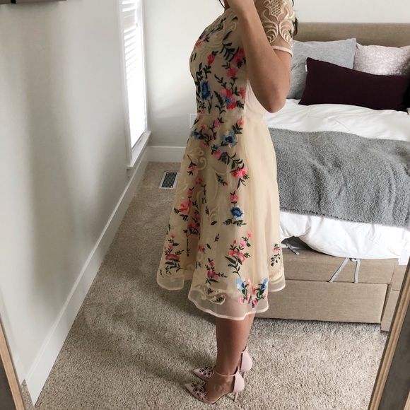 🌸 Floral embroidered dress - Picture 3 of 7